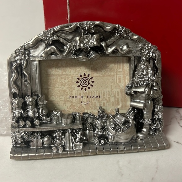 3x2 DETAILED CHRISTMAS FRAME IN ORIGINAL BOX - Picture 2 of 3